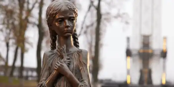 Неконтекстуальна пам'ять: українські музейні працівники закликали зупинити маніпуляції зі скульптурою, присвяченою дітям, які постраждали від Голодомору 4