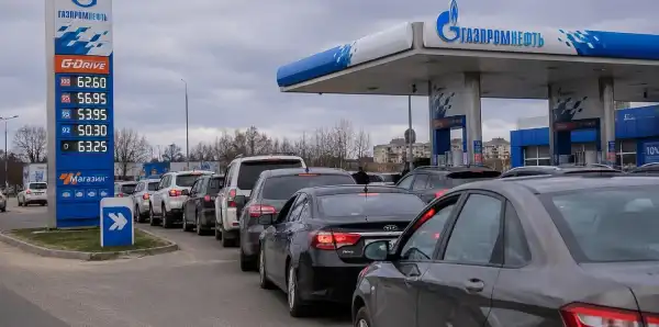 Головна 28 Пальне з Сибіру та імпорт з Білорусі: в Росії оголосили про завершення паливної кризи