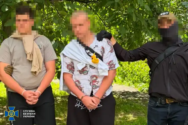 Двох осіб у Києві виявили, які забезпечували роботу понад 70 терміналів Starlink для РФ.