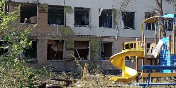 Головна 22 За даними джерел, Росія завдала ударів авіаційними бомбами по навчальному закладу та дошкільному закладу…
