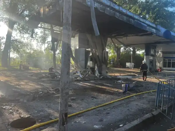 Головна 48 Заправка зазнала атаки на Житомирщині: двоє осіб отримали…