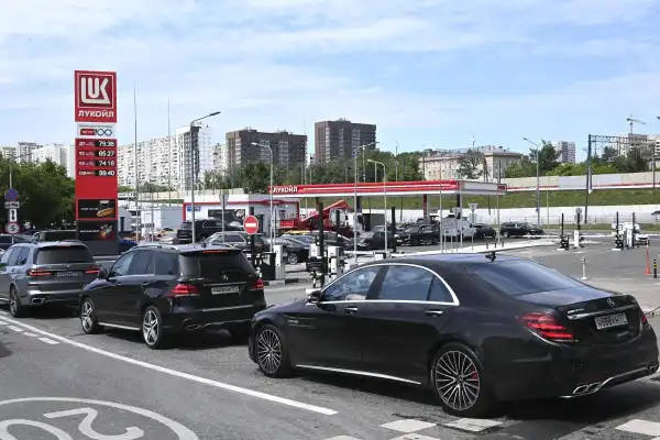 Удари по нафтопереробних заводах Росії вже призвели до дефіциту палива, але це особливо не турбує Путіна, — Foreign Policy