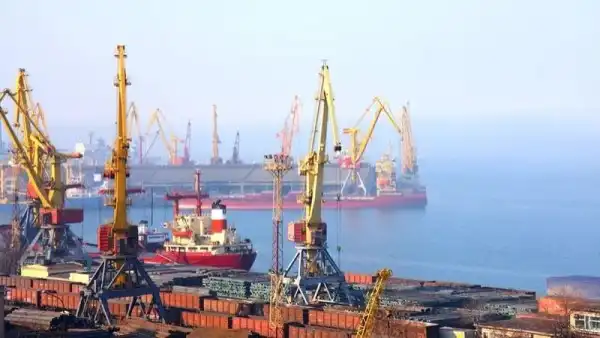 Морський експорт з України майже припинився, ситуація невдовзі може стати загрозливою, — фахівець