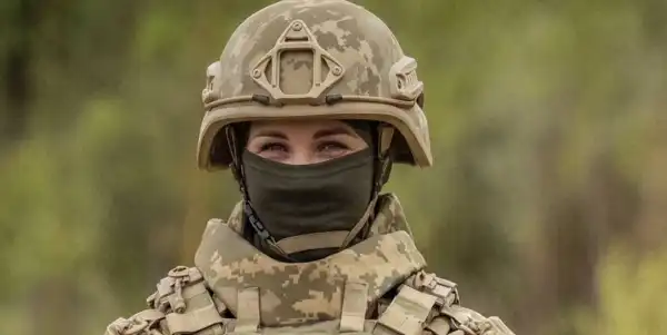 Уряд забезпечив Збройні Сили першими двома тисячами індивідуальних захисних жилетів, враховуючи особливості жіночої статури.