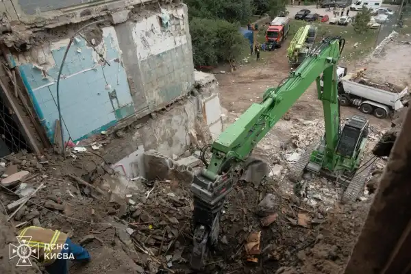 Головна 22 У Києві закінчили пошук людей під завалами будинків, загинуло 19 людей