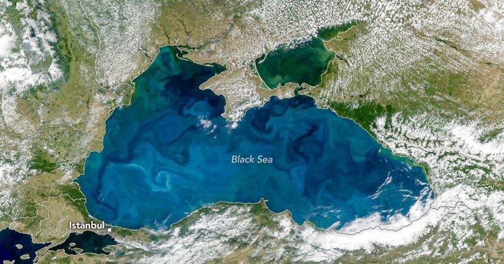 Чорне море набуло бірюзового відтінку: NASA продемонструвало рідкісну космічну картину 11 Чорне море набуло бірюзового відтінку: NASA продемонструвало рідкісну космічну картину 7
