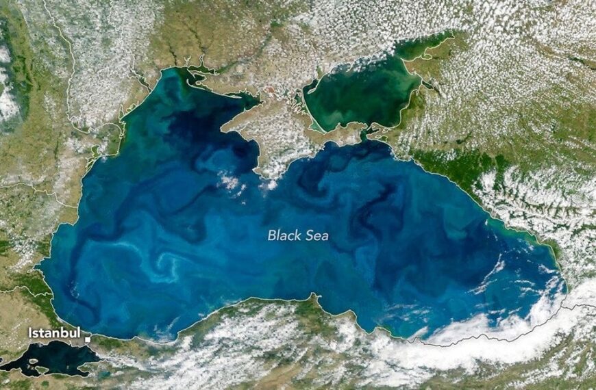 Головна 39 Чорне море набуло бірюзового відтінку: NASA продемонструвало рідкісну космічну картину