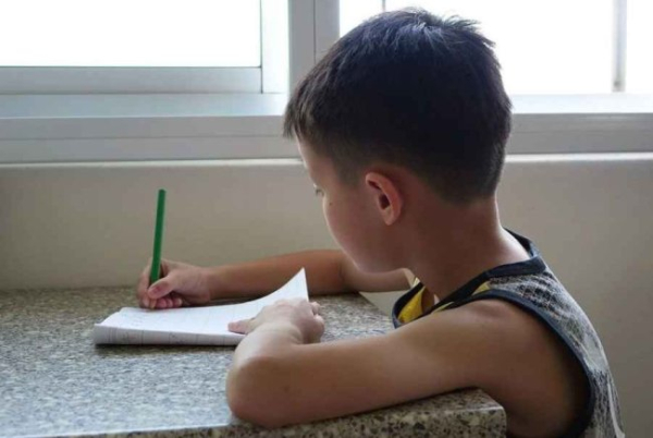 Головна 62 Геніальний спосіб навчити дитину писати печатні літери: ви про це…