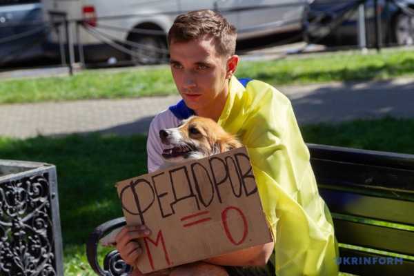 У столиці та інших населених пунктах другий день поспіль тривають демонстрації з вимогою переглянути рішення про звільнення Федорова. 72 У столиці та інших населених пунктах другий день поспіль тривають демонстрації з вимогою переглянути рішення про звільнення Федорова. 72