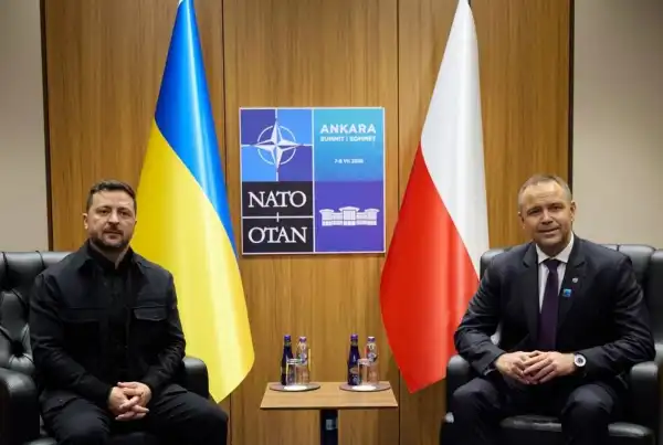 Переговори на саміті НАТО тривали понад годину: Зеленський та Навроцький досягли згоди щодо подальшого діалогу 3