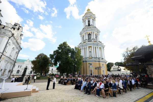 Глава держави відзначив заслужених діячів з нагоди 975-річчя Києво-Печерської лаври. 4