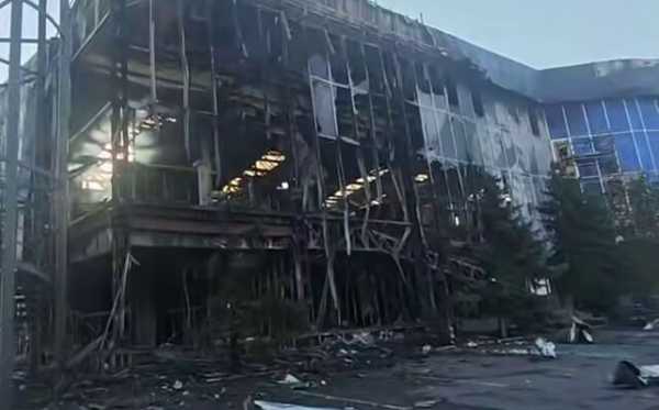 Російські безпілотники знищили торговий центр у Херсоні 5 Російські безпілотники знищили торговий центр у Херсоні 5