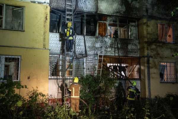 Є жертви: ДСНС надала оновлену інформацію про наслідки вечірньої атаки на Київ та опублікувала фотографії. 4 Є жертви: ДСНС надала оновлену інформацію про наслідки вечірньої атаки на Київ та опублікувала фотографії. 4
