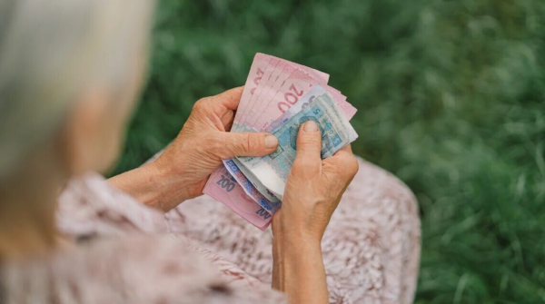 Україна внесла зміни до порядку виплати пенсій за судовими рішеннями: хто підпадає під ці нововведення