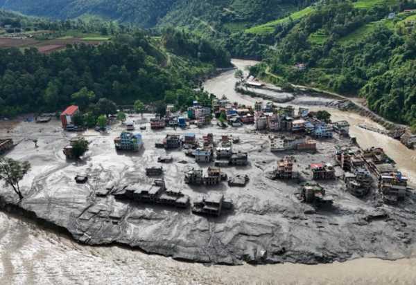 МЗС: 55 українців зникли безвісти через повінь у Непалі 5 МЗС: 55 українців зникли безвісти через повінь у Непалі 5