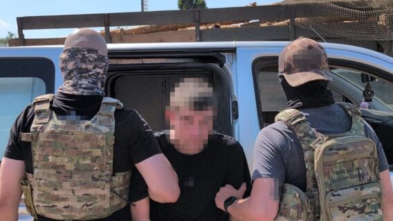 На Харківщині Служба безпеки затримала російського агента, який для загарбників зареєстрував 27 терміналів Starlink.