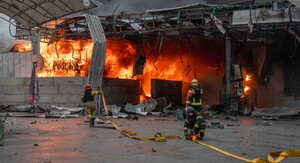 Російські війська завдали удару дроном по електричці, що прямувала з Лозової до Харкова, внаслідок чого є загиблі та травмовані пасажири. 6 Російські війська завдали удару дроном по електричці, що прямувала з Лозової до Харкова, внаслідок чого є загиблі та травмовані пасажири. 6