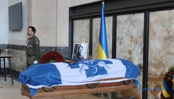 У Роттердамі було здійснено ексгумацію тіла полковника Євгена Коновальця.