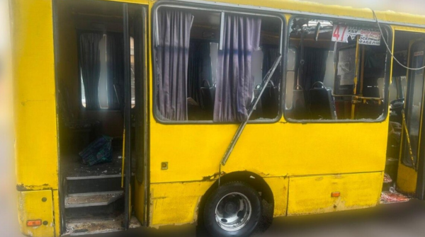 Головна 45 Росія завдала удару дроном по маршрутці в Херсоні: загинули четверо на місці, є поранені.