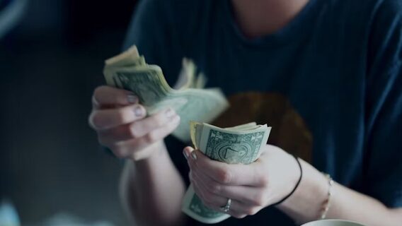 IT сектор України став джерелом понад 40% експорту послуг. Якою була частка галузі за шість місяців?