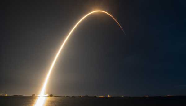 Частина ракети-носія Falcon 9 зіткнулася з Місяцем на високій швидкості – Daily Mail