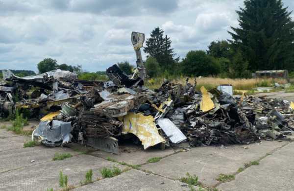 Авіаційна аварія Су-24М на Хмельницькій землі: ДБР розшифрувало бортовий самописець машини 4 Авіаційна аварія Су-24М на Хмельницькій землі: ДБР розшифрувало бортовий самописець машини 4