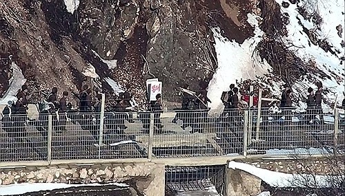 Південнокорейські війська відкрили попереджувальний вогонь, оскільки солдати КНДР перетнули демаркаційну лінію, повідомили ЗМІ.