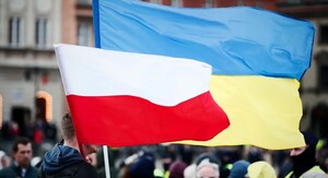 У Польщі невідомі особи напали на дітей з причини того, що вони розмовляли українською мовою. 6 У Польщі невідомі особи напали на дітей з причини того, що вони розмовляли українською мовою. 6