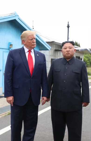 Трамп показав свої "фото" з першим американським президентом 8 Трамп показав свої "фото" з першим американським президентом 8