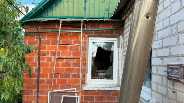 Російські війська завдали удару по Слов’янську з установки «Торнадо-С», внаслідок чого постраждали мирні жителі.