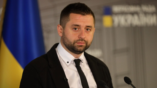 Голова фракції «Слуга народу» Арахамія буде захищати дисертацію про монобільшість у Верховній Раді.