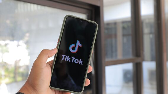 TikTok може запровадити можливість переказу грошей між користувачами в приватних повідомленнях. Як це може функціонувати?