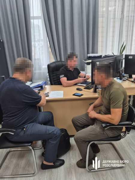 Майже 21 мільйон гривень непідтверджених статків: колишньому керівнику логістики Повітряних сил оголошено про підозру 6 Майже 21 мільйон гривень непідтверджених статків: колишньому керівнику логістики Повітряних сил оголошено про підозру 6