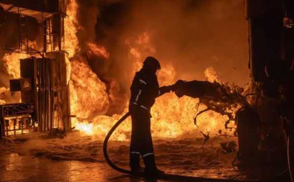 Масштабні займання в Сумах спалахнули після атаки дронів-камікадзе: є поранений. 4