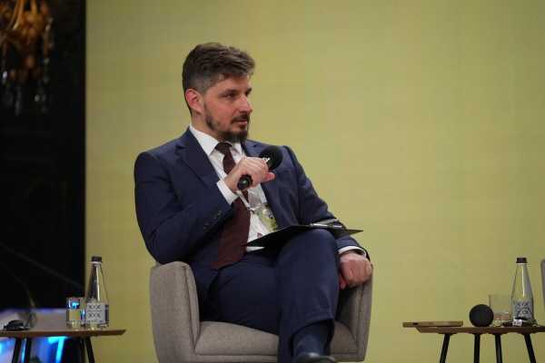 «У команді це назвали «корабель Excel», бо дані до нас дуже довго пливли». CDTO Мінветеранів — про те, що сповільнює цифровізацію ветеранських послуг та як із цим боротися. 6 «У команді це назвали «корабель Excel», бо дані до нас дуже довго пливли». CDTO Мінветеранів — про те, що сповільнює цифровізацію ветеранських послуг та як із цим боротися. 6