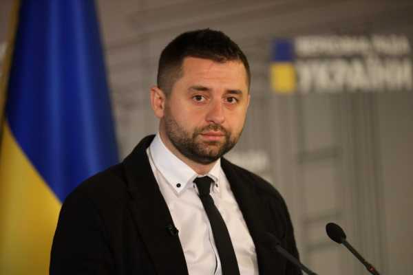 Голова фракції «Слуга народу» Арахамія буде захищати дисертацію про монобільшість у Верховній Раді. 5 Голова фракції «Слуга народу» Арахамія буде захищати дисертацію про монобільшість у Верховній Раді. 5