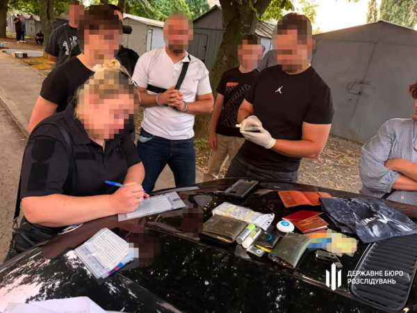 «Продай квартиру та внеси мені пожертву»: затримано офіцера, що вимагав 10 тисяч доларів у військового у ВЛК 6