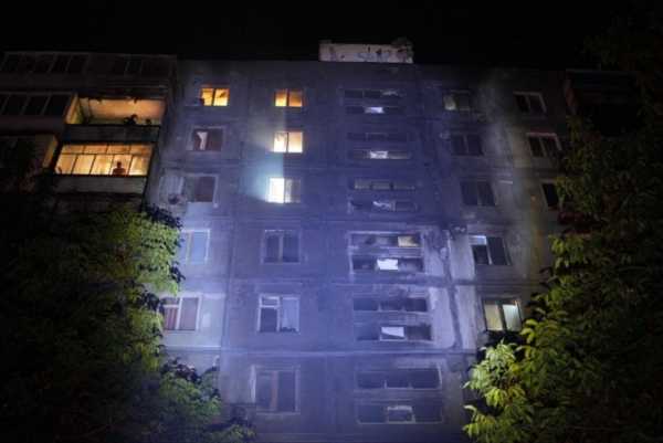 Українські міста Запоріжжя та Харків зазнали нічних ударів з боку російських військ, внаслідок чого загинула одна особа. 4