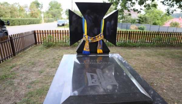 Пам’ятник з могили Євгена Коновальця, що розташований у Роттердамі, доставлено на Львівщину.