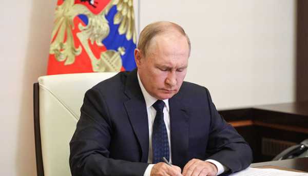 Президент Росії збільшив коло осіб, які відбувають покарання, котрі можуть підписувати угоди з оборонним відомством країни. 3 Президент Росії збільшив коло осіб, які відбувають покарання, котрі можуть підписувати угоди з оборонним відомством країни. 3