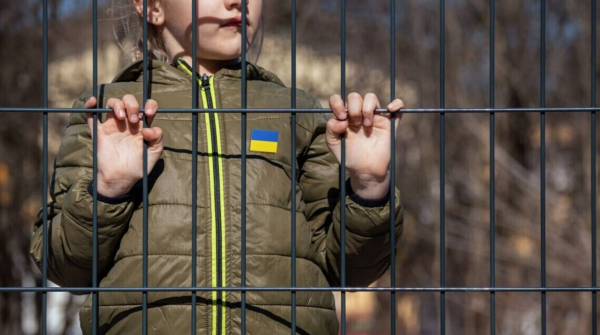 Змушували співати гімн рф: 13 дітей, яких тримали на окупованій Херсонщині, вдалося повернути