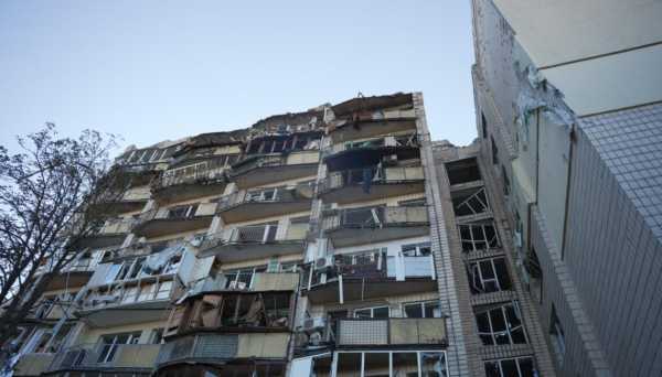 У Києві кількість загиблих від російського обстрілу збільшилася до 15. 4 У Києві кількість загиблих від російського обстрілу збільшилася до 15. 4