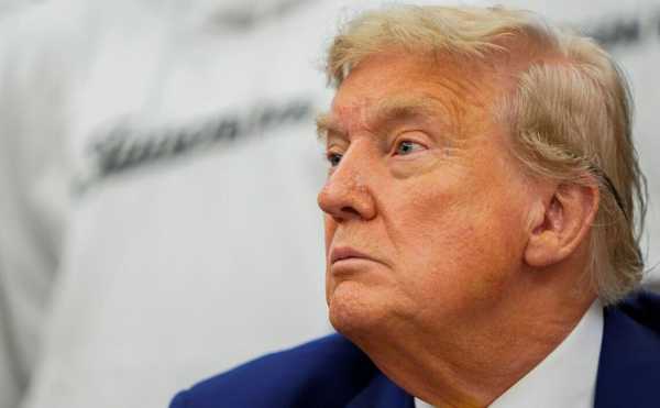 Трамп тимчасово припинив запровадження 50% мит на канадські товари. 5 Трамп тимчасово припинив запровадження 50% мит на канадські товари. 5