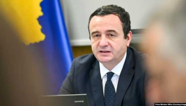 Прем'єр-міністра Косова атакували яйцями під час засідання парламенту 17 Прем'єр-міністра Косова атакували яйцями під час засідання парламенту 17