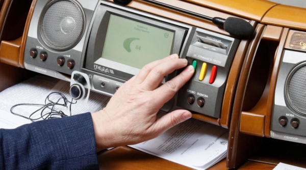 Народні обранці ВРУ за 7 років демонструють суттєво нижчу активність – висновки дослідження
