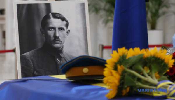 У Києві відбулася поминальна служба за Євгена Коновальця