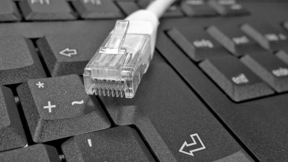 В Росії оператори невеликого масштабу в сфері інтернету мають намір розділити між декількома великими компаніями. У чому полягає зміст чергової «реформи»