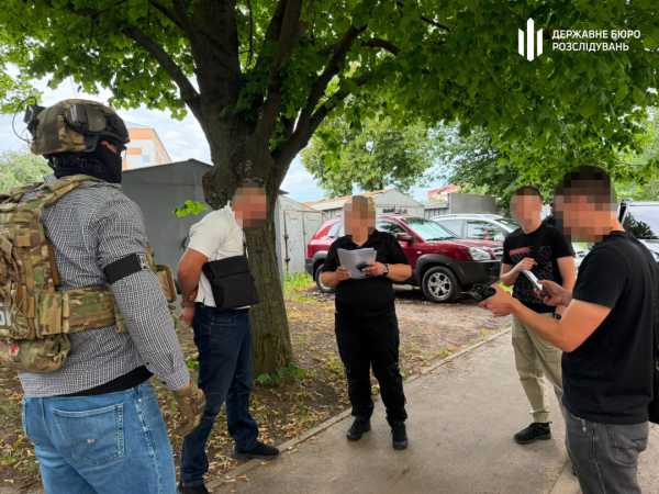 «Продай квартиру та внеси мені пожертву»: затримано офіцера, що вимагав 10 тисяч доларів у військового у ВЛК 7