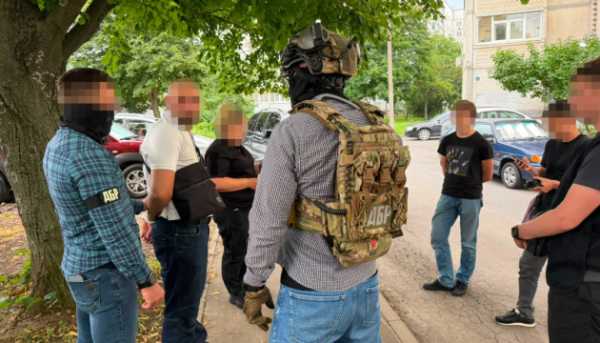 «Продай квартиру та внеси мені пожертву»: затримано офіцера, що вимагав 10 тисяч доларів у військового у ВЛК