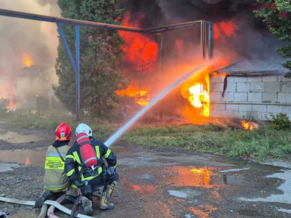 У Львові внаслідок загоряння на складі з аерозольними балончиками були жертви та постраждалі серед співробітників 4